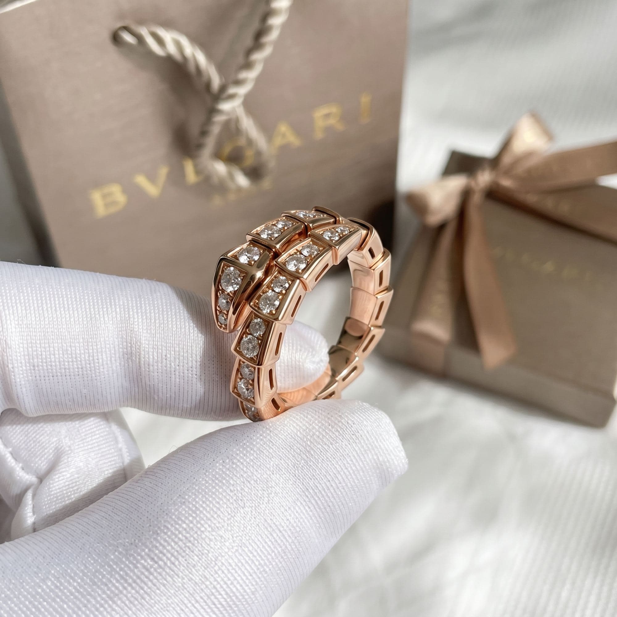 Кольцо Bulgari Serpenti Viper с бриллиантами