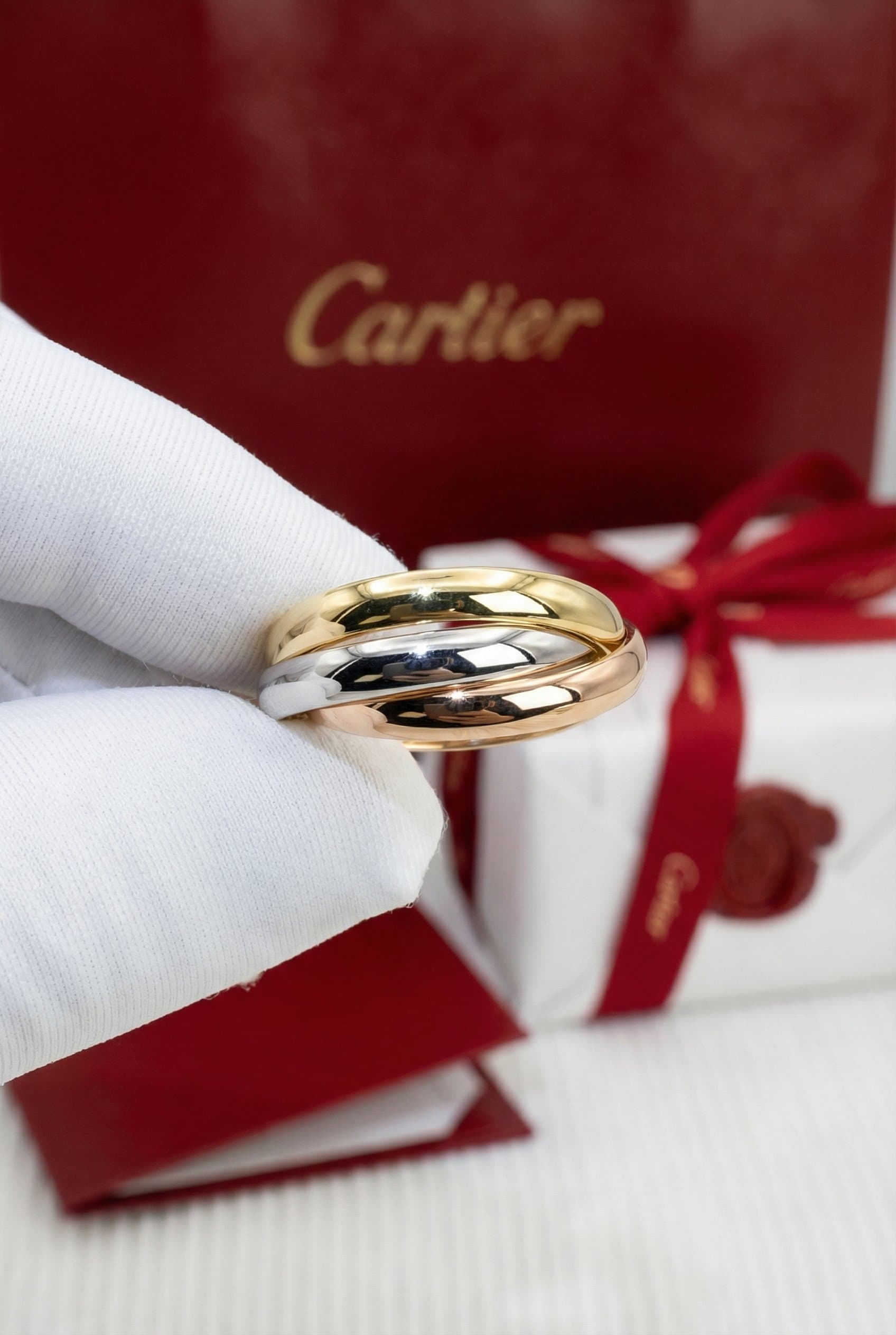 Золотое кольцо Cartier Trinity