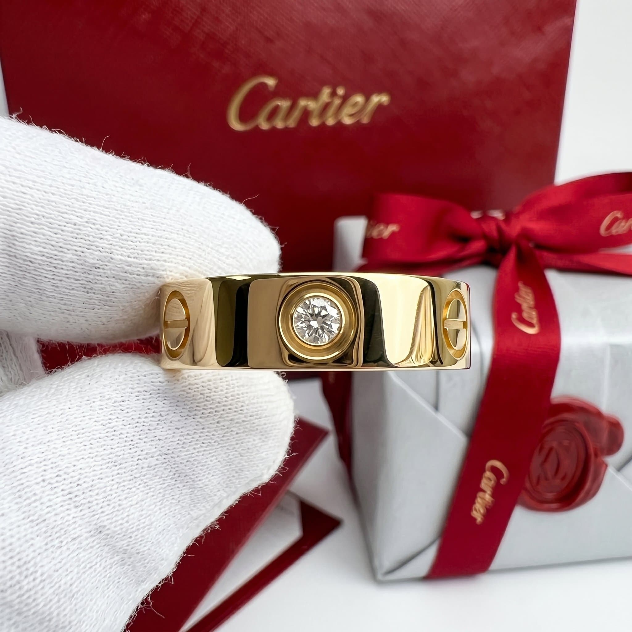 Золотое кольцо Cartier Love с бриллиантами, классическая модель, 3 бриллианта — фото 3