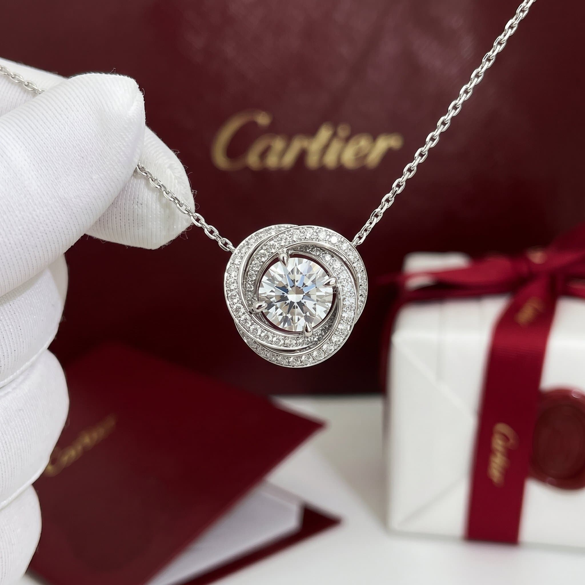 Золотое колье Cartier Trinity Ruban, Золото