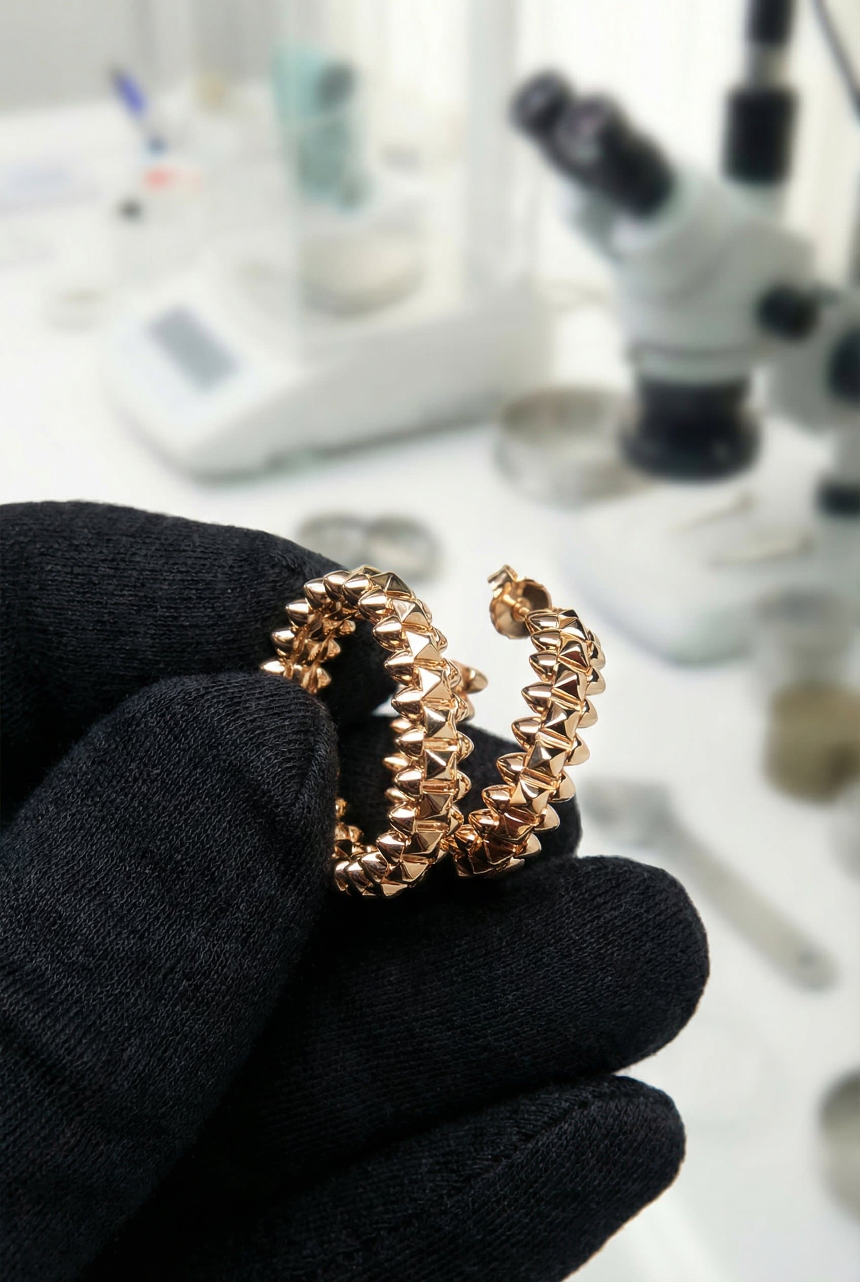 Золотые серьги Cartier Clash de Cartier