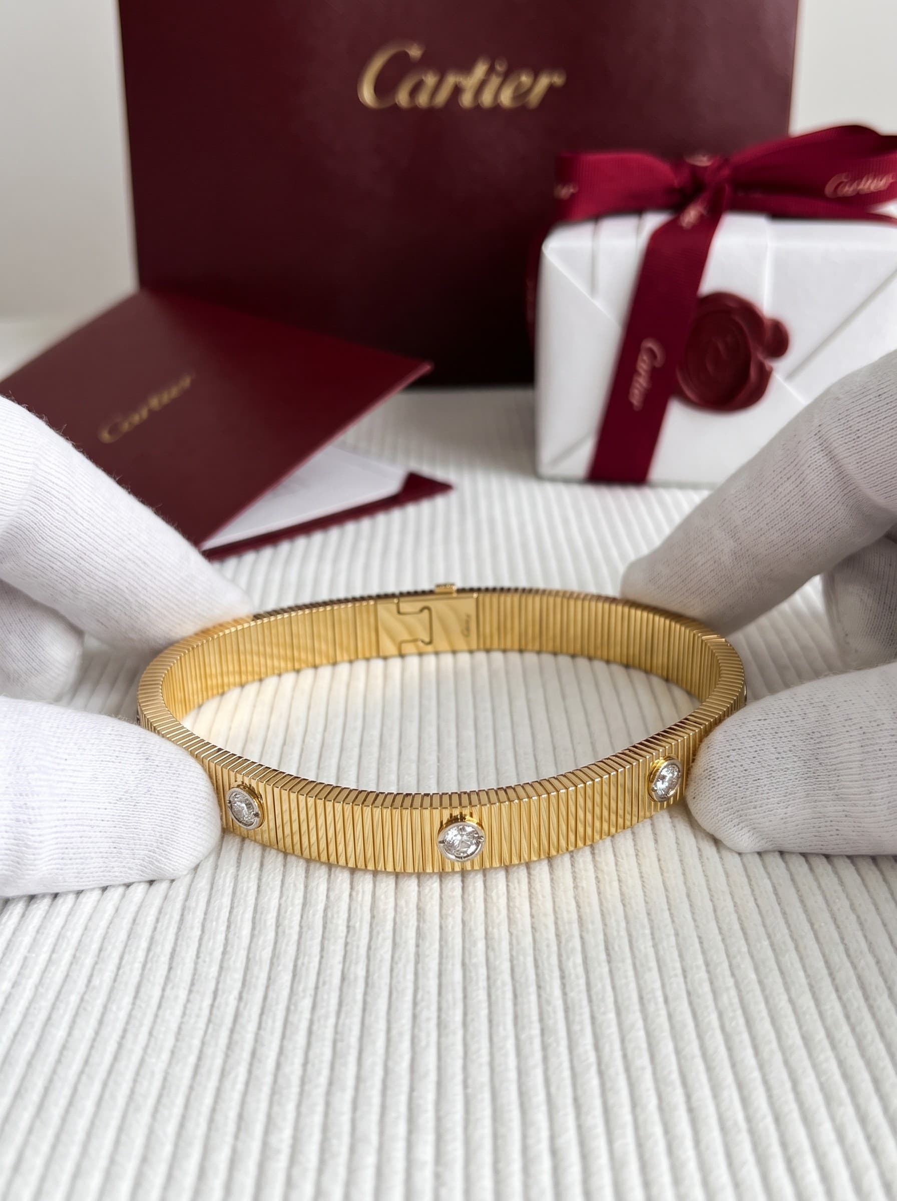 Браслет Cartier LOVE Unlimited, гибкий, 7 бриллиантов, Жёлтое золото