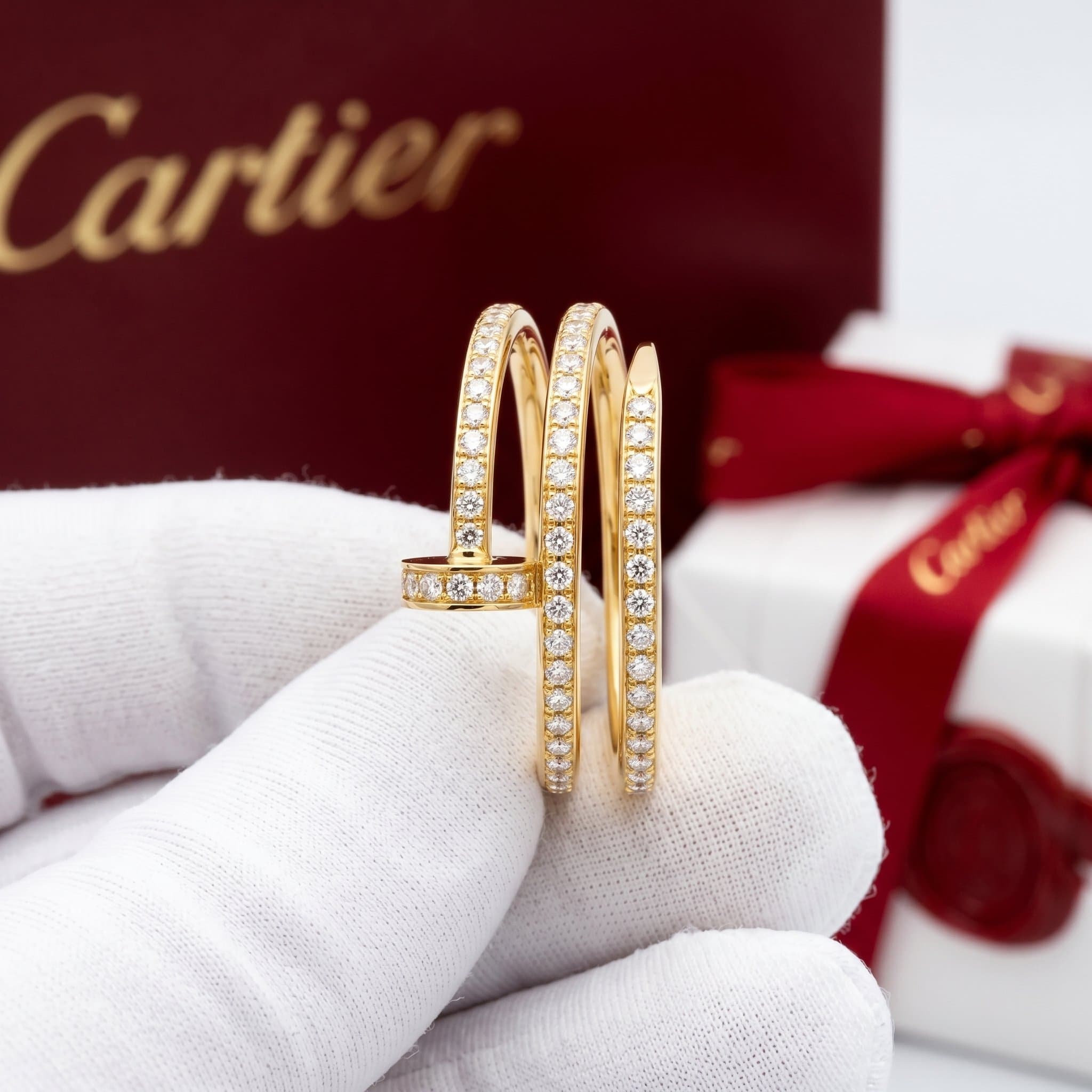 Золотое кольцо Cartier Juste un Clou (гвоздь) с бриллиантами, двойная модель, частичное паве — фото 3