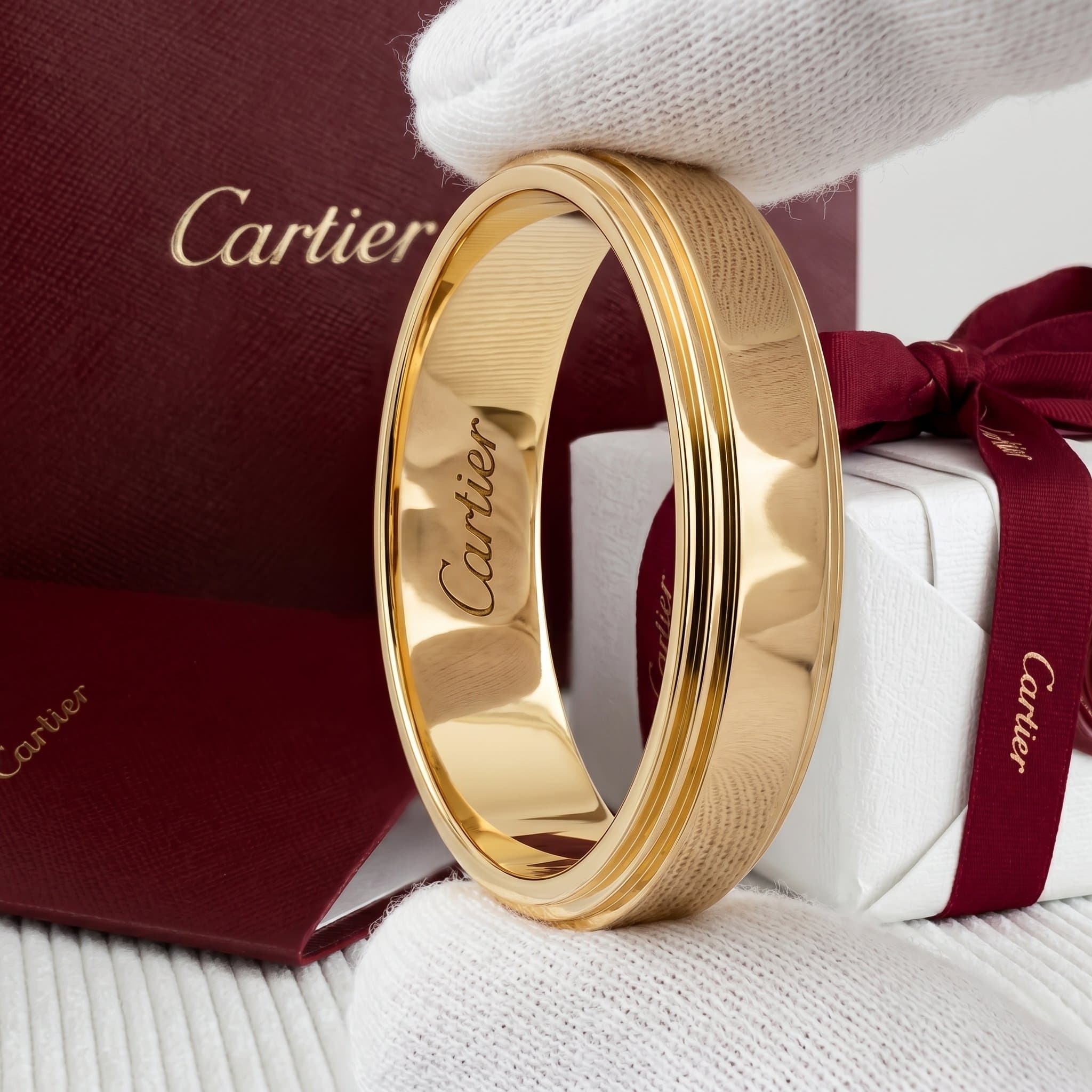 Золотое обручальное кольцо Cartier d'Amour, ширина 5 мм