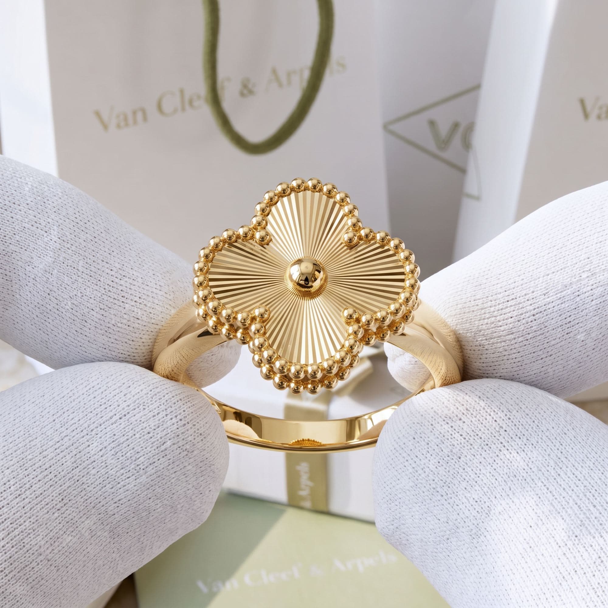 Кольцо Van Cleef & Arpels Vintage Alhambra — фото 2