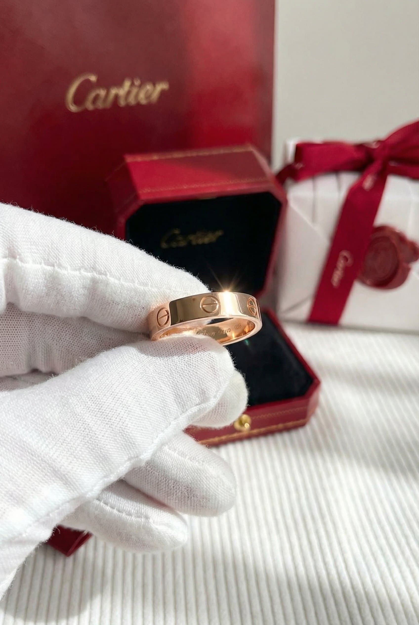 Золотое кольцо Cartier Love