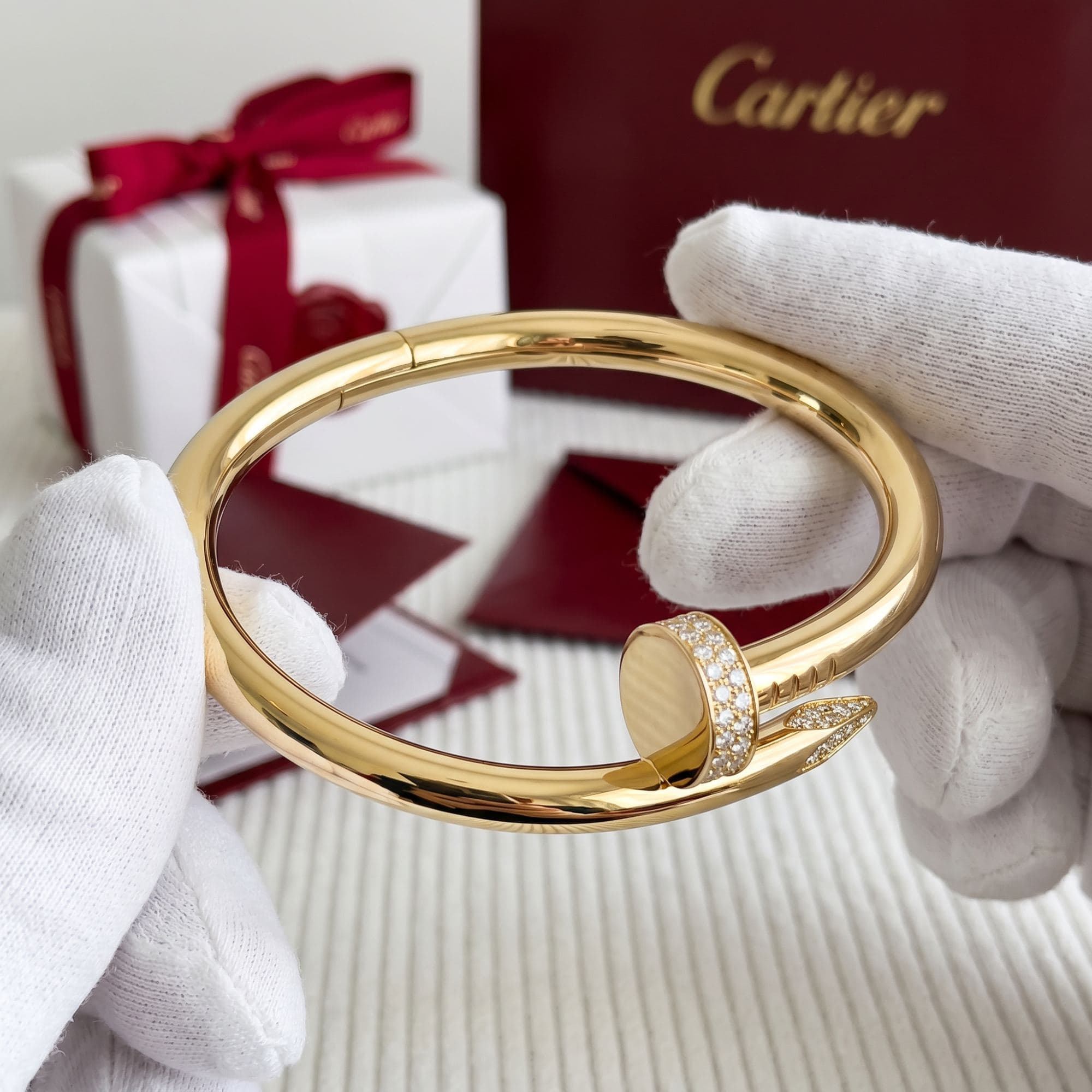 Золотой браслет Cartier Juste un Clou (гвоздь) с бриллиантами, крупная модель, Жёлтое золото