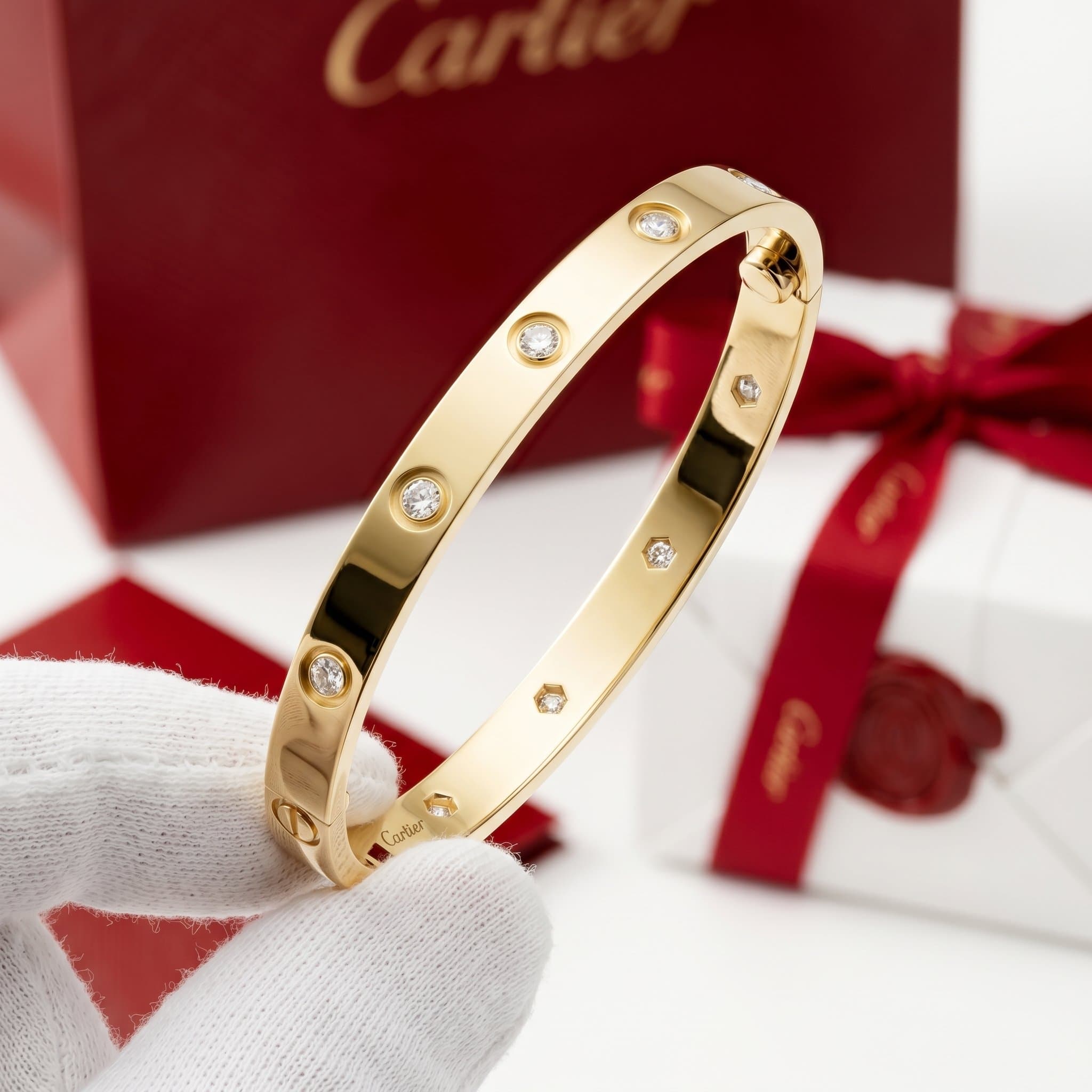 Золотой браслет Cartier Love с бриллиантами, классическая модель, 10 бриллиантов — фото 3