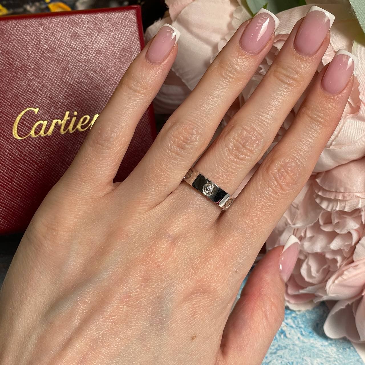 Cartier Кольцо Cartier Love уменьшенная модель с 3 бриллиантами (белое золото 585)