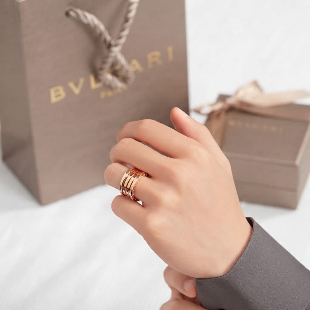 Кольцо B.zero1 Bvlgari, 3 полосы, белое золото — фото 6