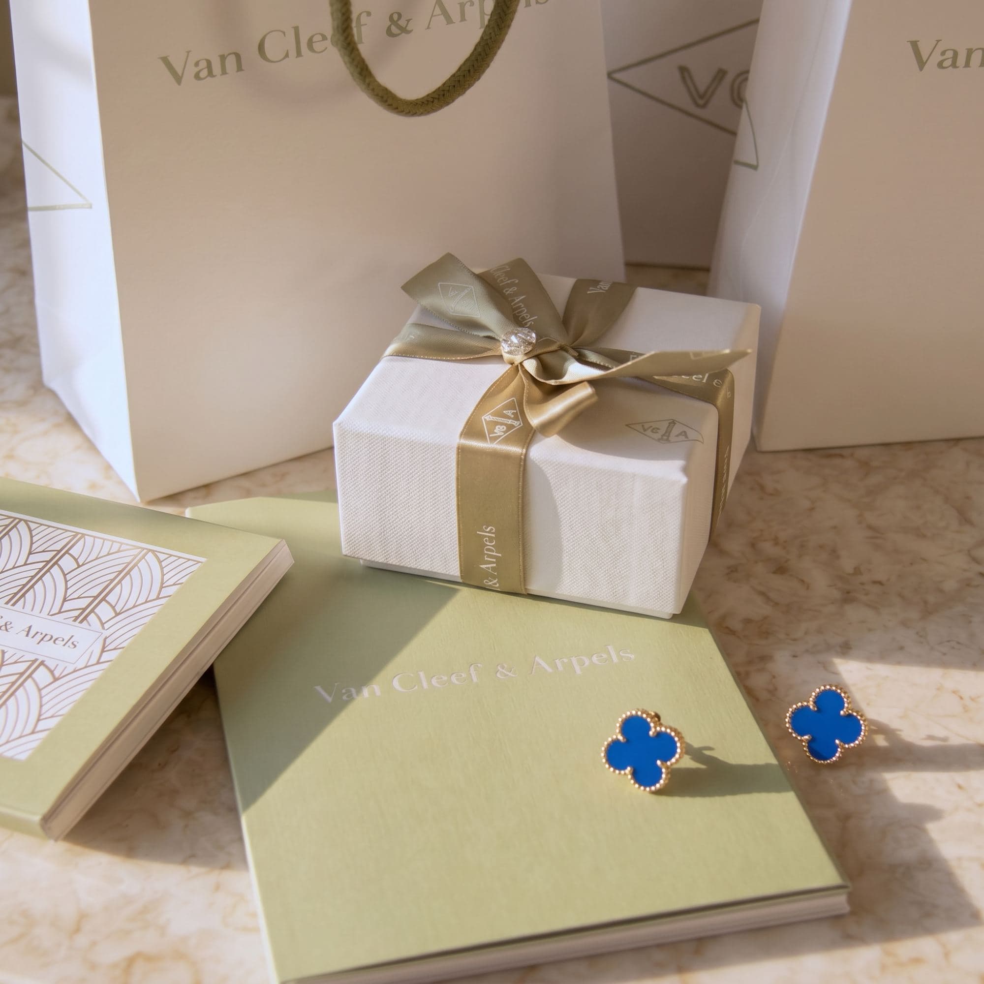Серьги Van Cleef & Arpels Alhambra VCARP9SZ00 — фото 2