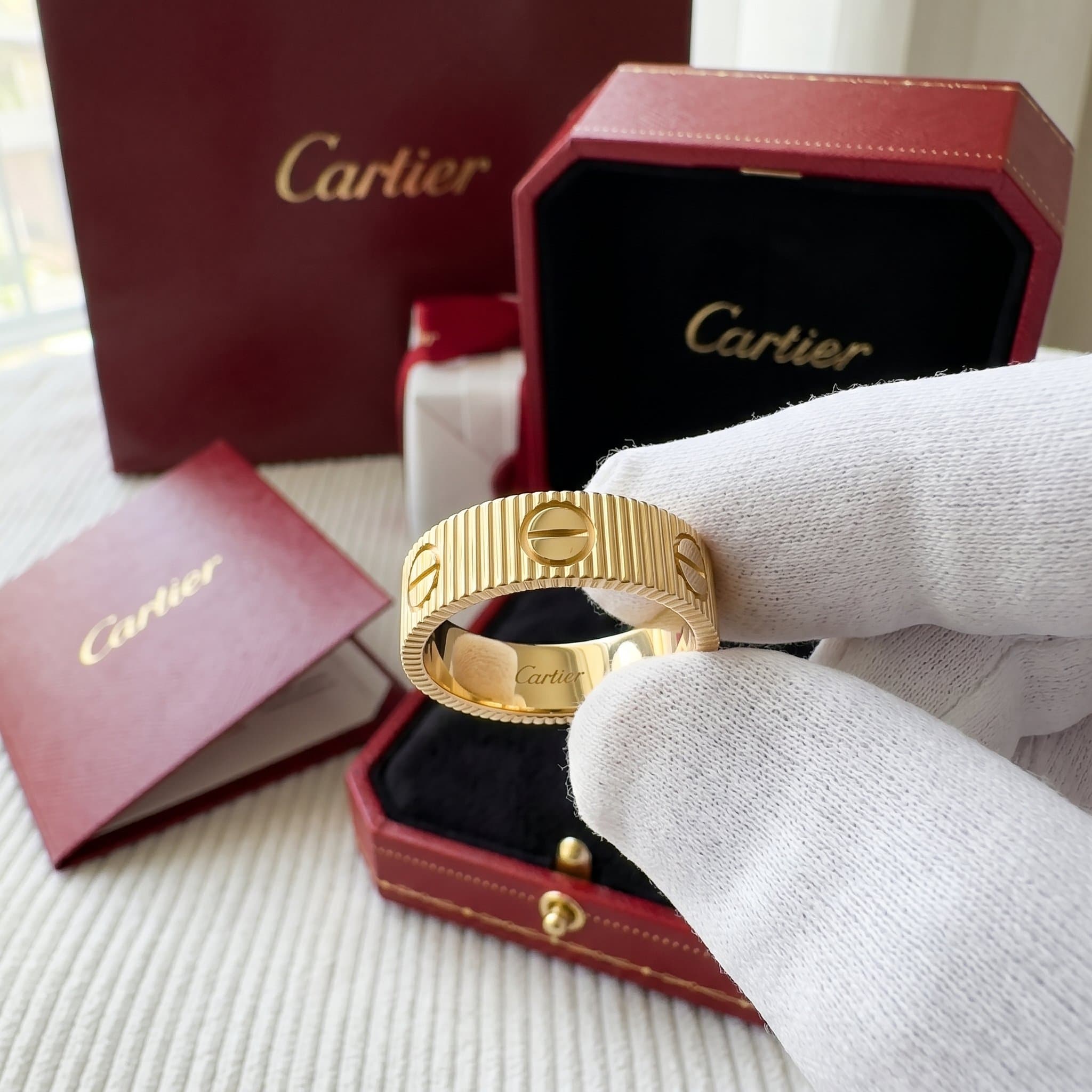 Золотое кольцо Cartier Love Unlimited — фото 3