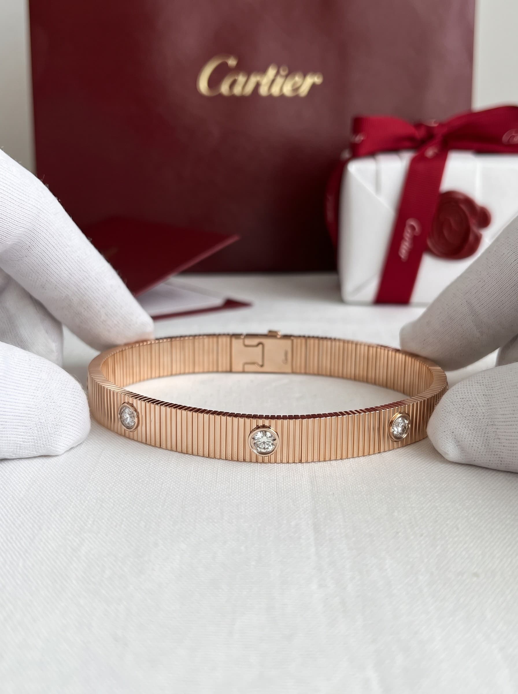 Браслет Cartier LOVE Unlimited, гибкий, 7 бриллиантов — фото 4