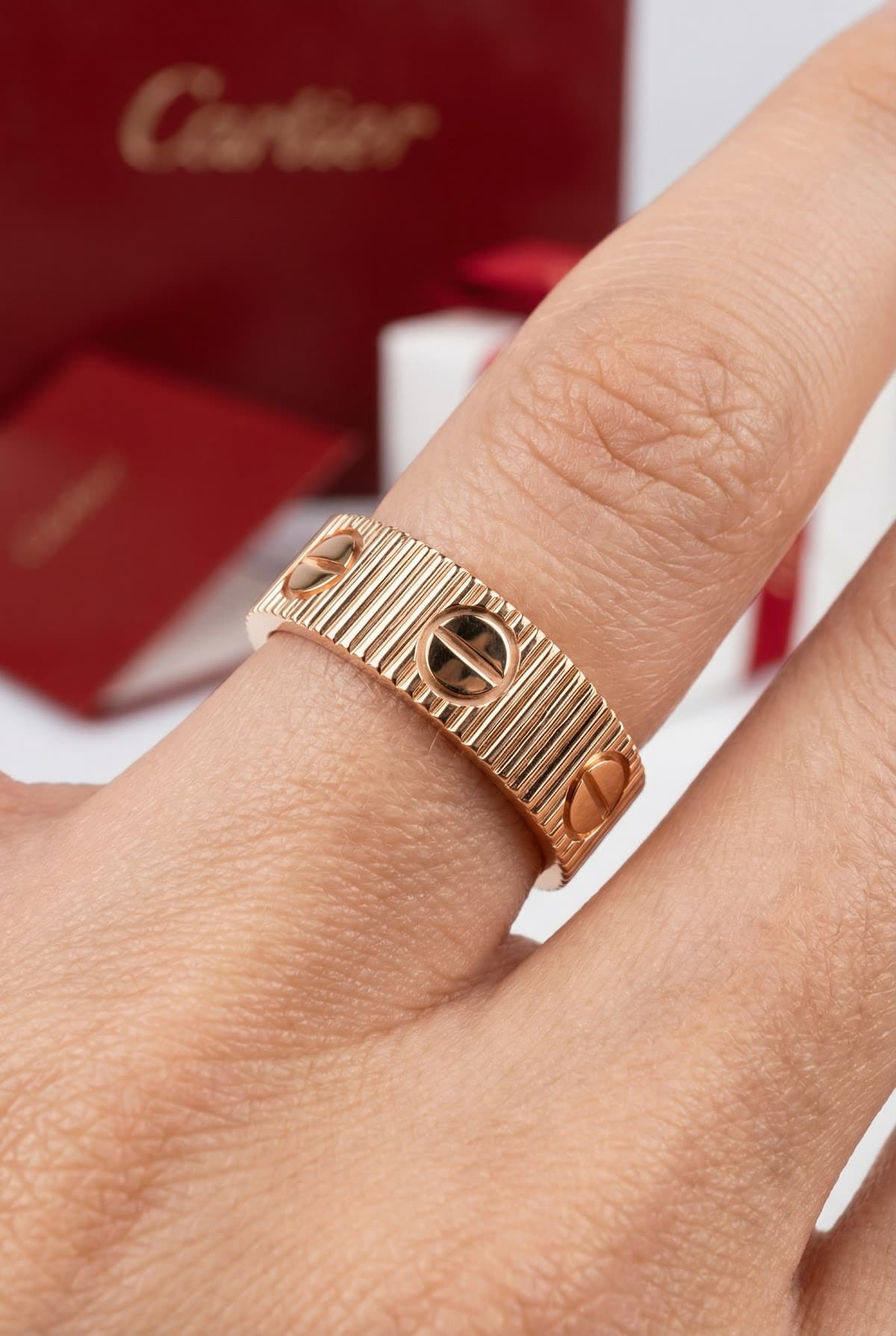 Золотое кольцо Cartier Love Unlimited — фото 3