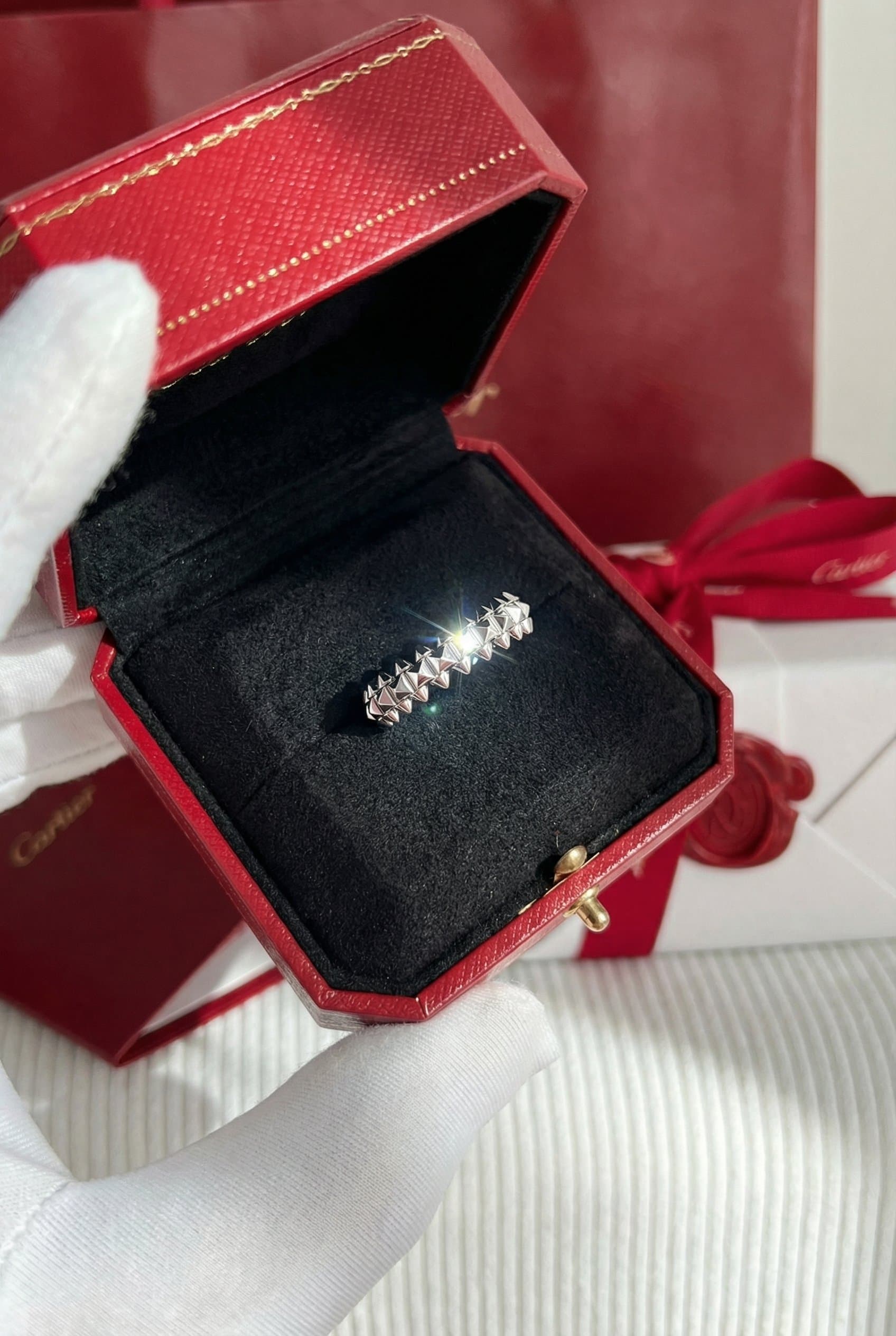 Золотое кольцо Cartier Clash de Cartier