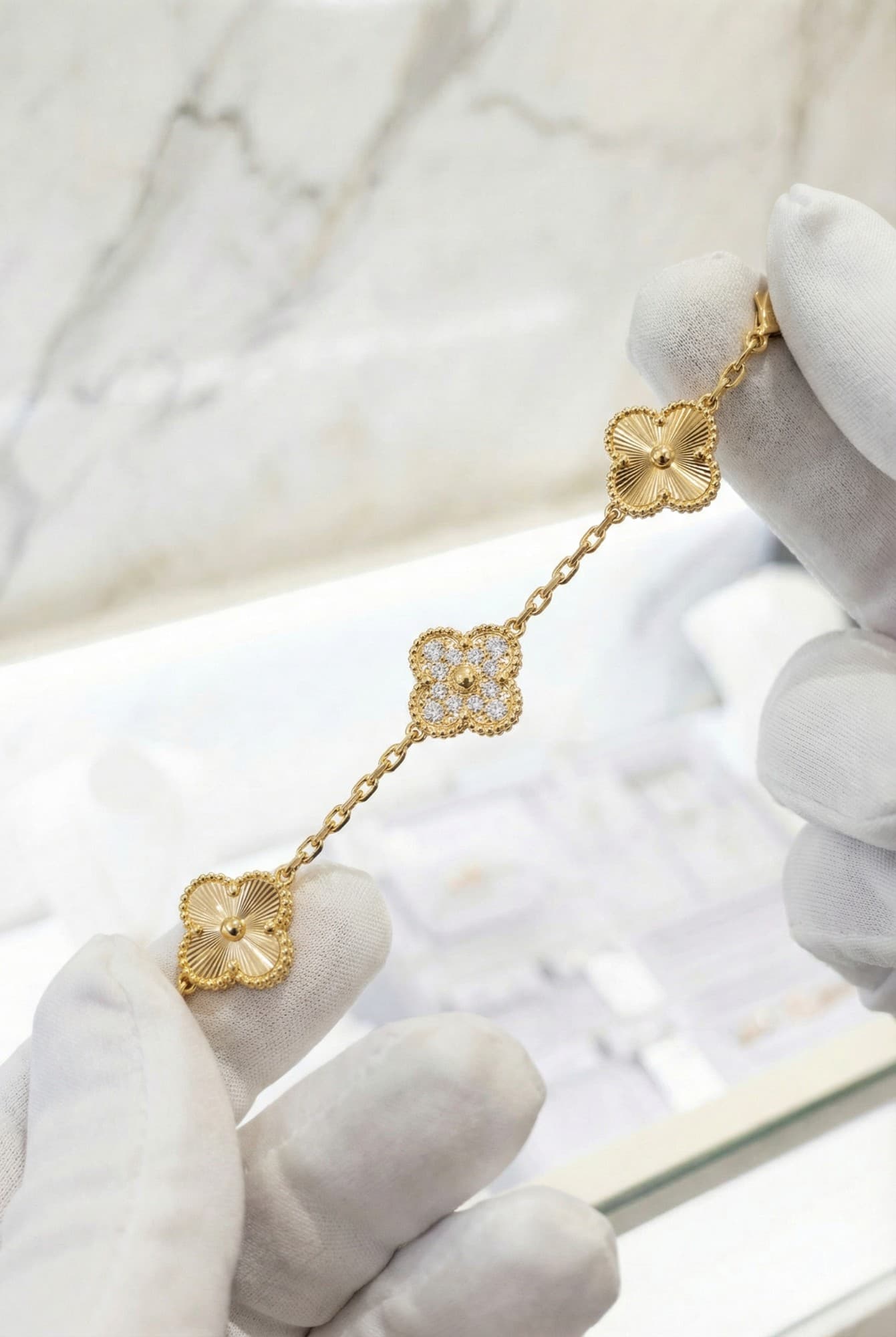 Золотой браслет с бриллиантами Van Cleef Vintage Alhambra