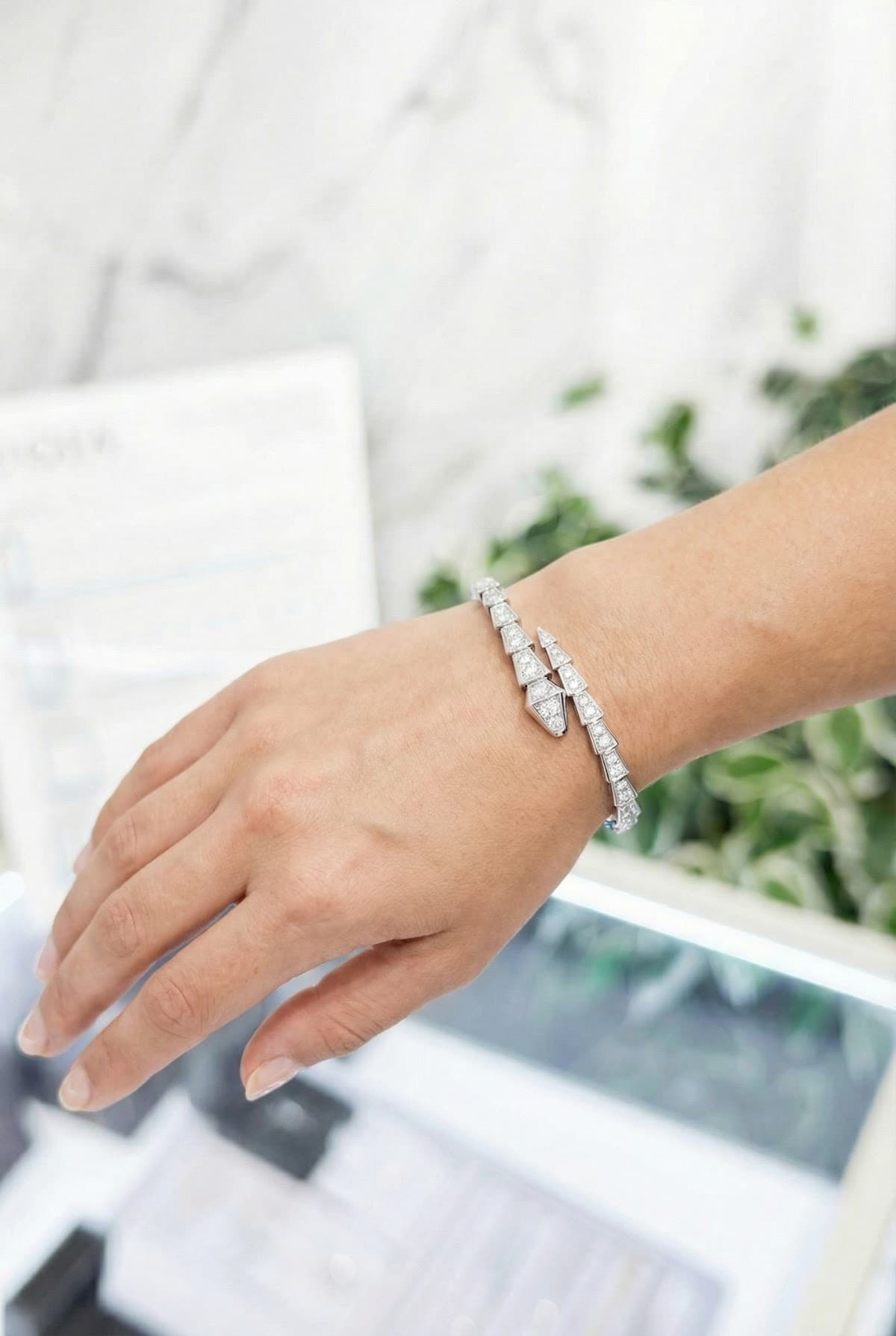 Золотой браслет Bulgari Serpenti с бриллиантами