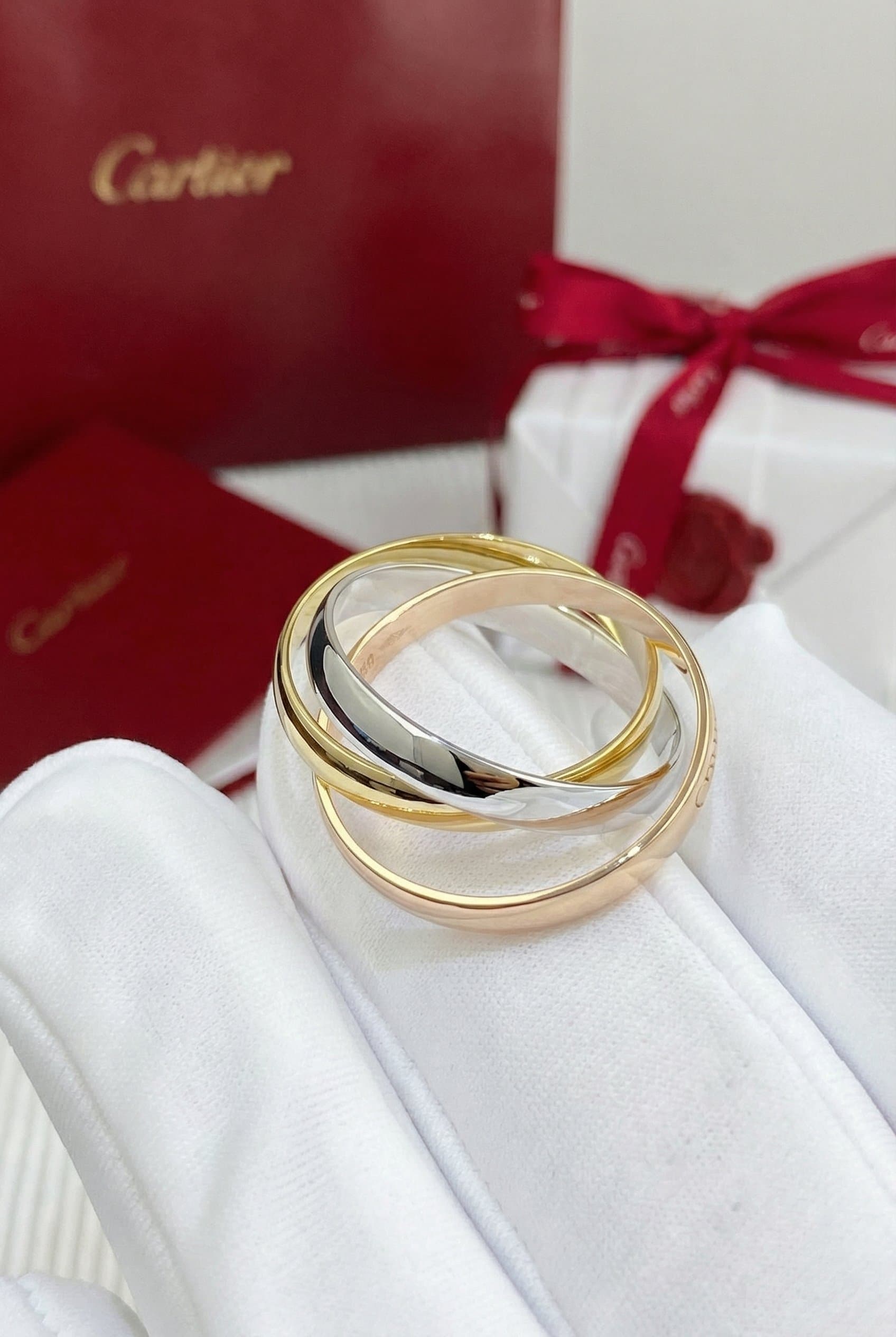 Золотое кольцо Cartier Trinity