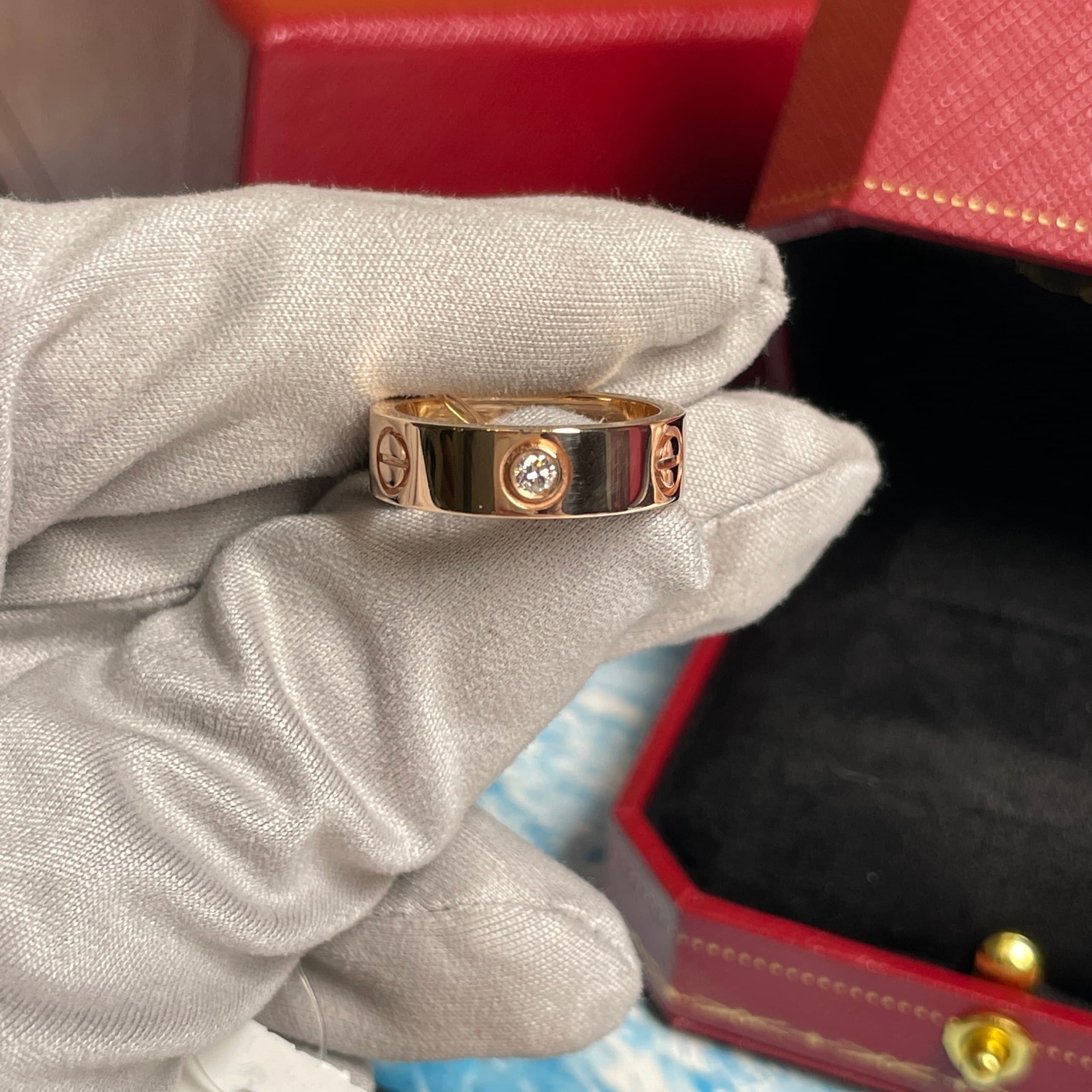 Cartier Кольцо Cartier Love уменьшенная модель с 3 бриллиантами (розовое золото 585)