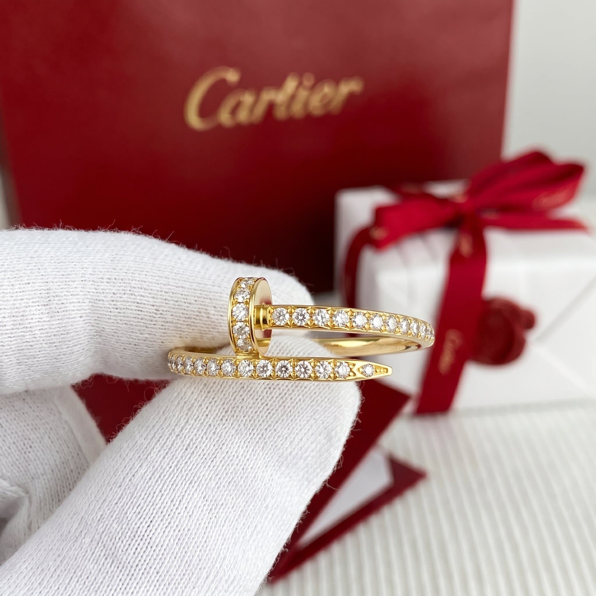 Золотое кольцо Cartier Juste un Clou (гвоздь) с бриллиантами, малая модель, частичное паве — фото 2