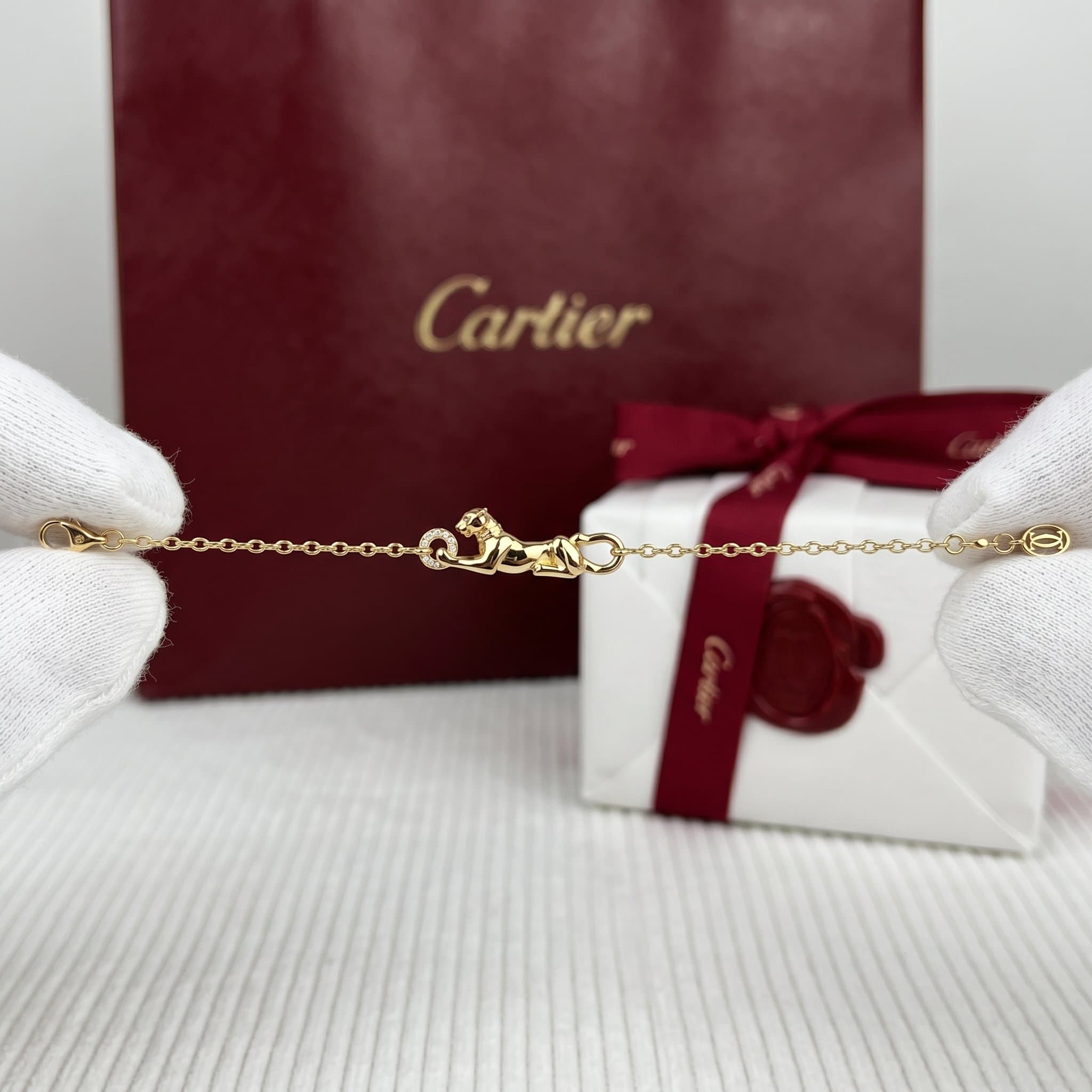 Золотой браслет Cartier Panthère с бриллиантами, на цепочке — фото 3