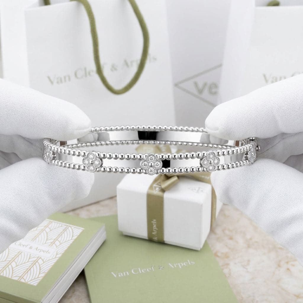 Браслет Van Cleef & Arpels Perlée sweet clovers, extra small model — фото 4