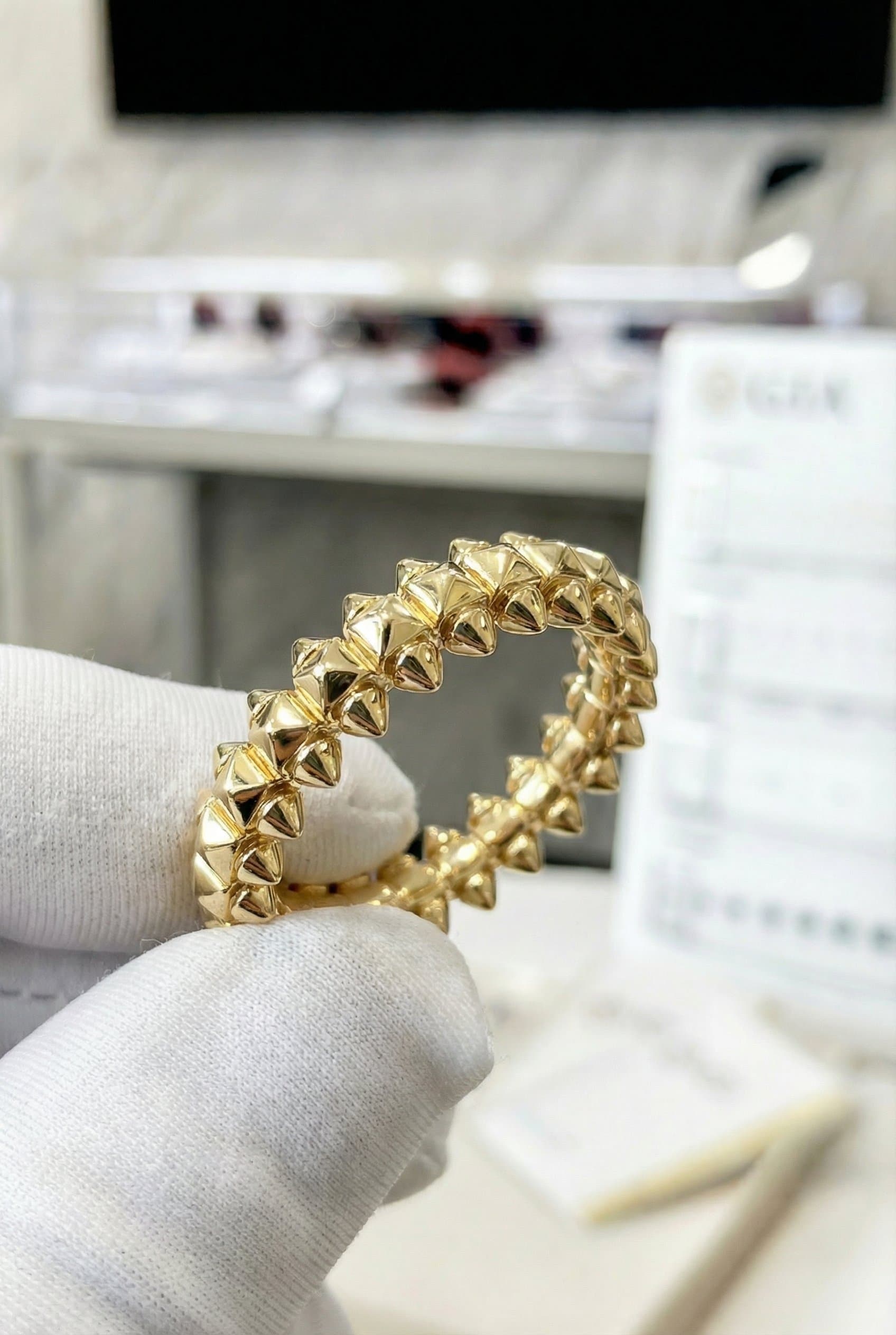 Золотое кольцо Cartier Juste un Clou с бриллиантами
