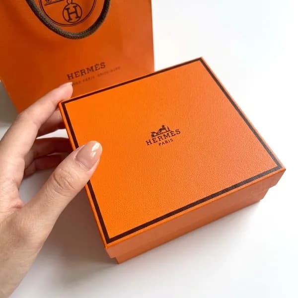 Фирменная упаковка Hermès